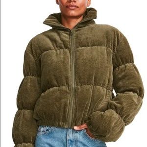 BB Dakota by Steve Madden puffer coat 
Color: Dk. Mossy Green